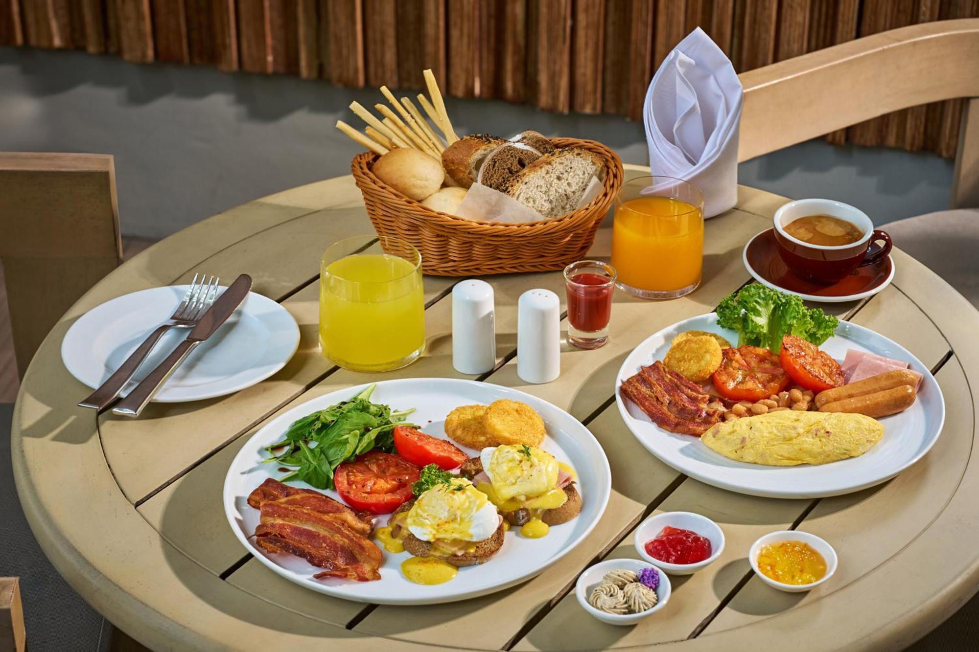 The Park Nine Hotel Suvarnabhumi Bangkok Eksteriør bilde A typical American breakfast